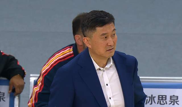 开云体育下载官网-广东遭豪门3杀，杜锋无奈，双外援尽力，他仨凑合，他俩拖了后腿